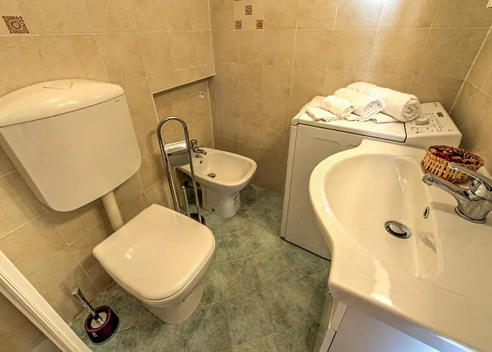 Claire - Relax Con Splendida Vista - Cour 0081 קורמאיור